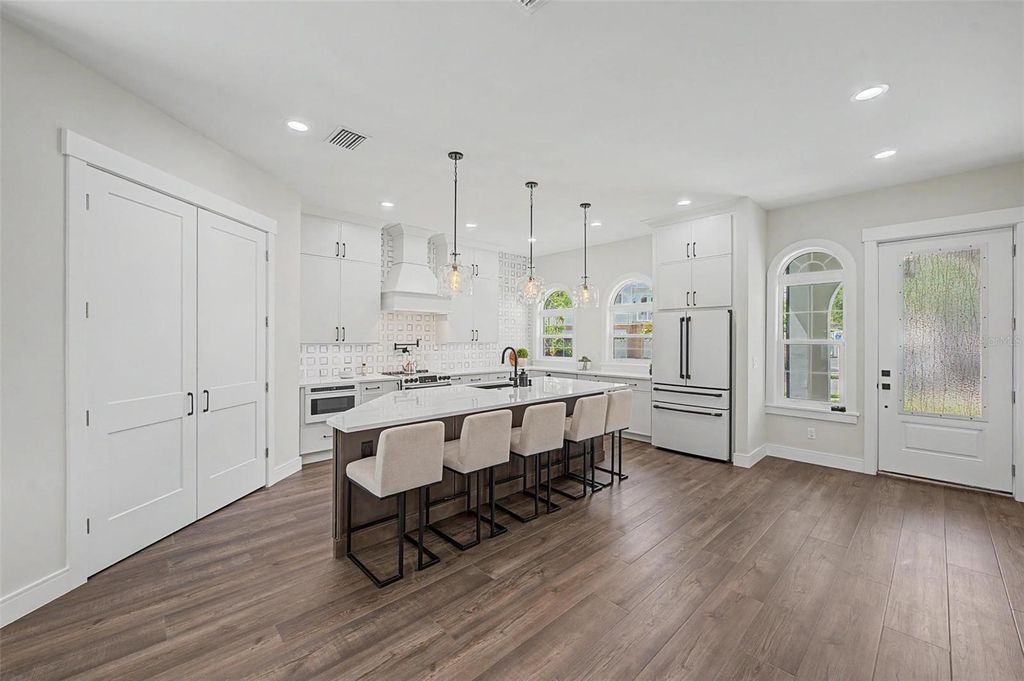 Image 25 of property listing at 110 S ARRAWANA AVENUE 2, Tampa, FL 33609