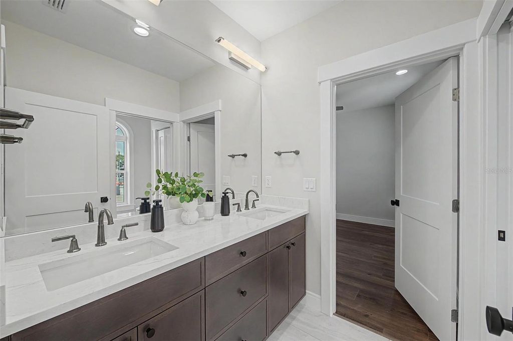 Image 36 of property listing at 110 S ARRAWANA AVENUE 2, Tampa, FL 33609