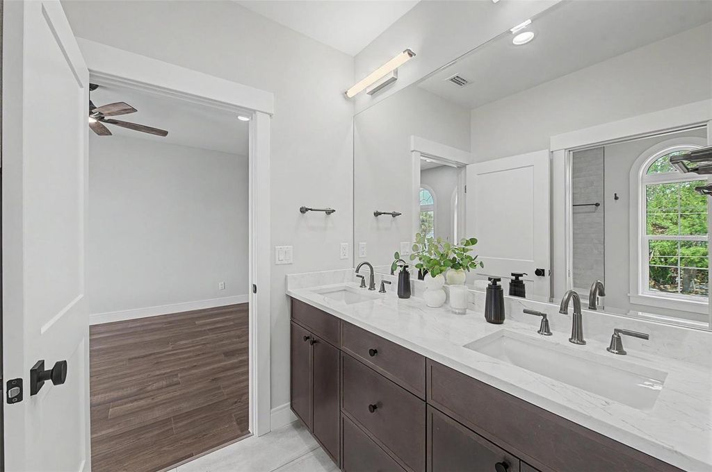 Image 37 of property listing at 110 S ARRAWANA AVENUE 2, Tampa, FL 33609