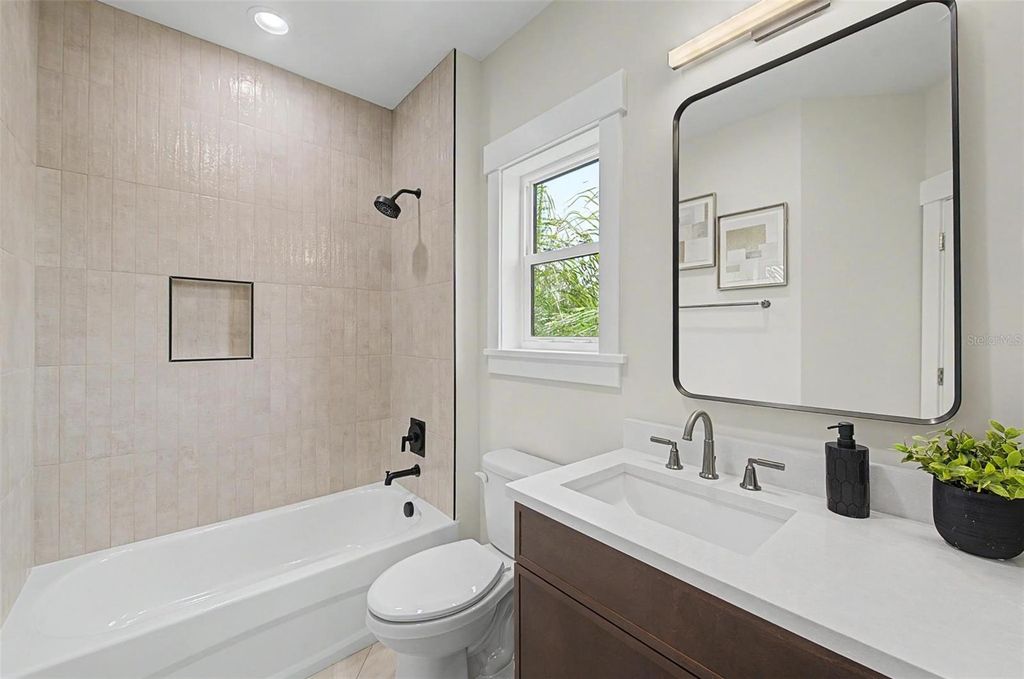 Image 45 of property listing at 110 S ARRAWANA AVENUE 2, Tampa, FL 33609