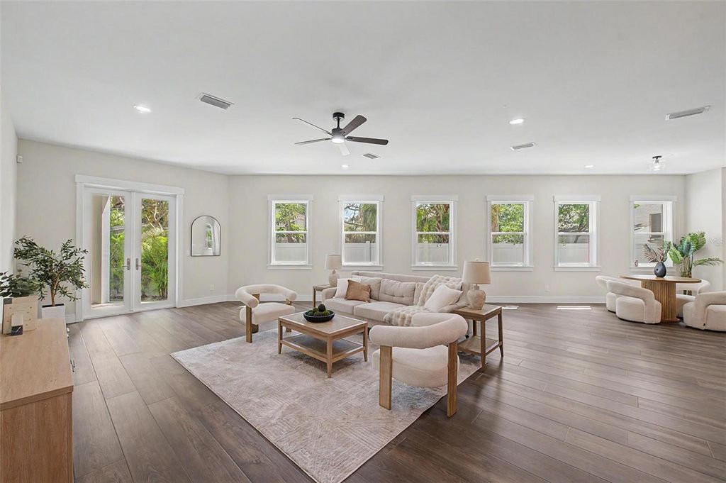 Image 6 of property listing at 110 S ARRAWANA AVENUE 2, Tampa, FL 33609