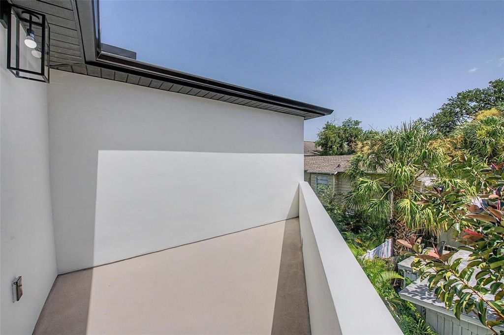 Image 51 of property listing at 110 S ARRAWANA AVENUE 2, Tampa, FL 33609