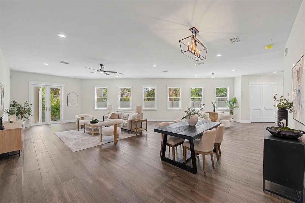 Image 8 of property listing at 110 S ARRAWANA AVENUE 2, Tampa, FL 33609