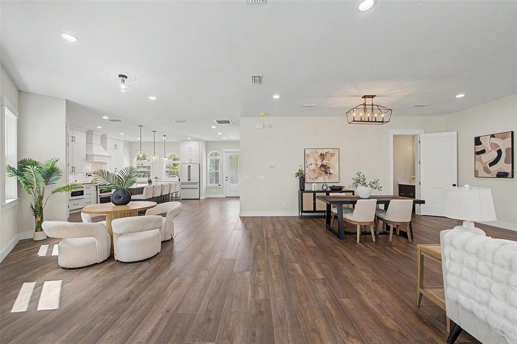 Image 9 of property listing at 110 S ARRAWANA AVENUE 2, Tampa, FL 33609