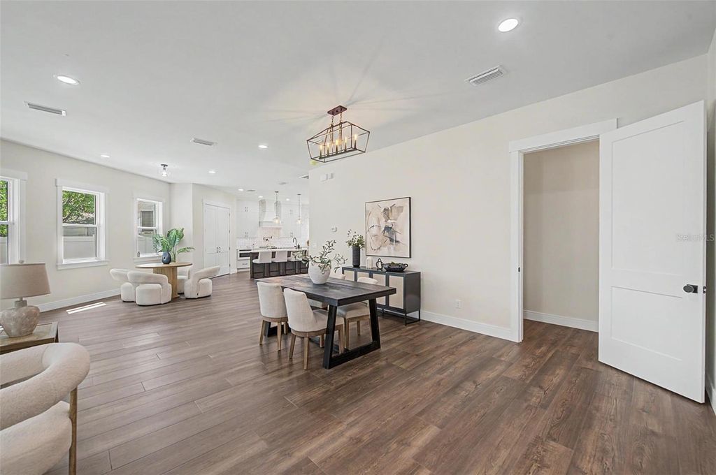 Image 10 of property listing at 110 S ARRAWANA AVENUE 2, Tampa, FL 33609
