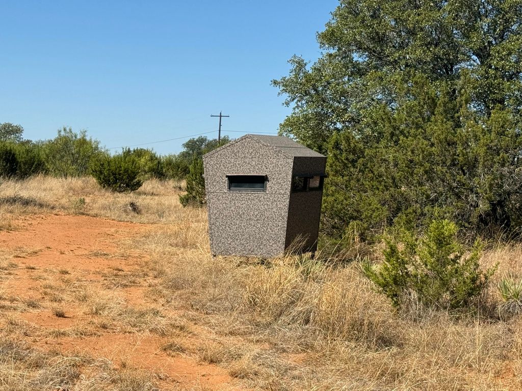Image 12 of property listing at 1600 N Us Hwy 277, Bronte, TX 76933