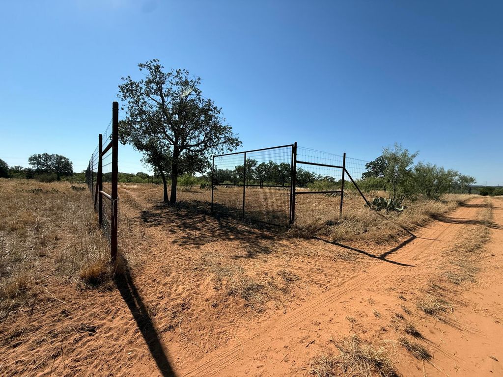 Image 14 of property listing at 1600 N Us Hwy 277, Bronte, TX 76933