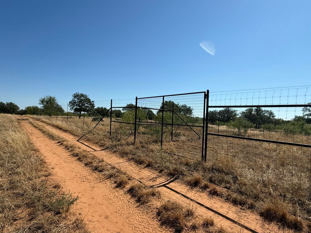 Image 15 of property listing at 1600 N Us Hwy 277, Bronte, TX 76933