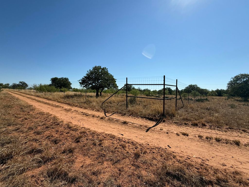 Image 16 of property listing at 1600 N Us Hwy 277, Bronte, TX 76933