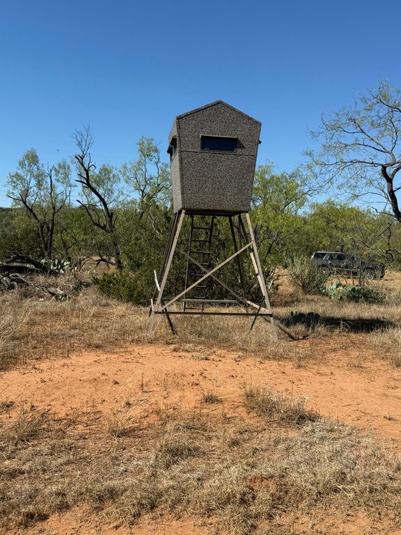 Image 17 of property listing at 1600 N Us Hwy 277, Bronte, TX 76933