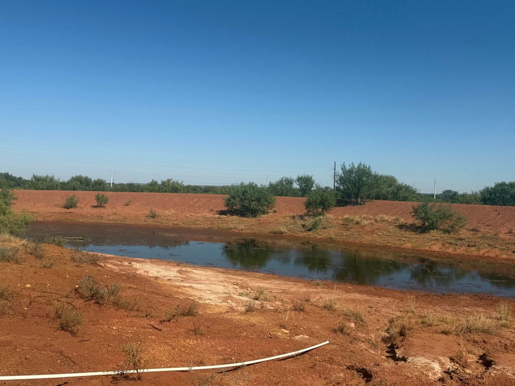 Image 18 of property listing at 1600 N Us Hwy 277, Bronte, TX 76933