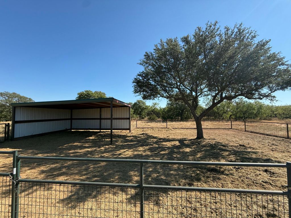 Image 39 of property listing at 1600 N Us Hwy 277, Bronte, TX 76933