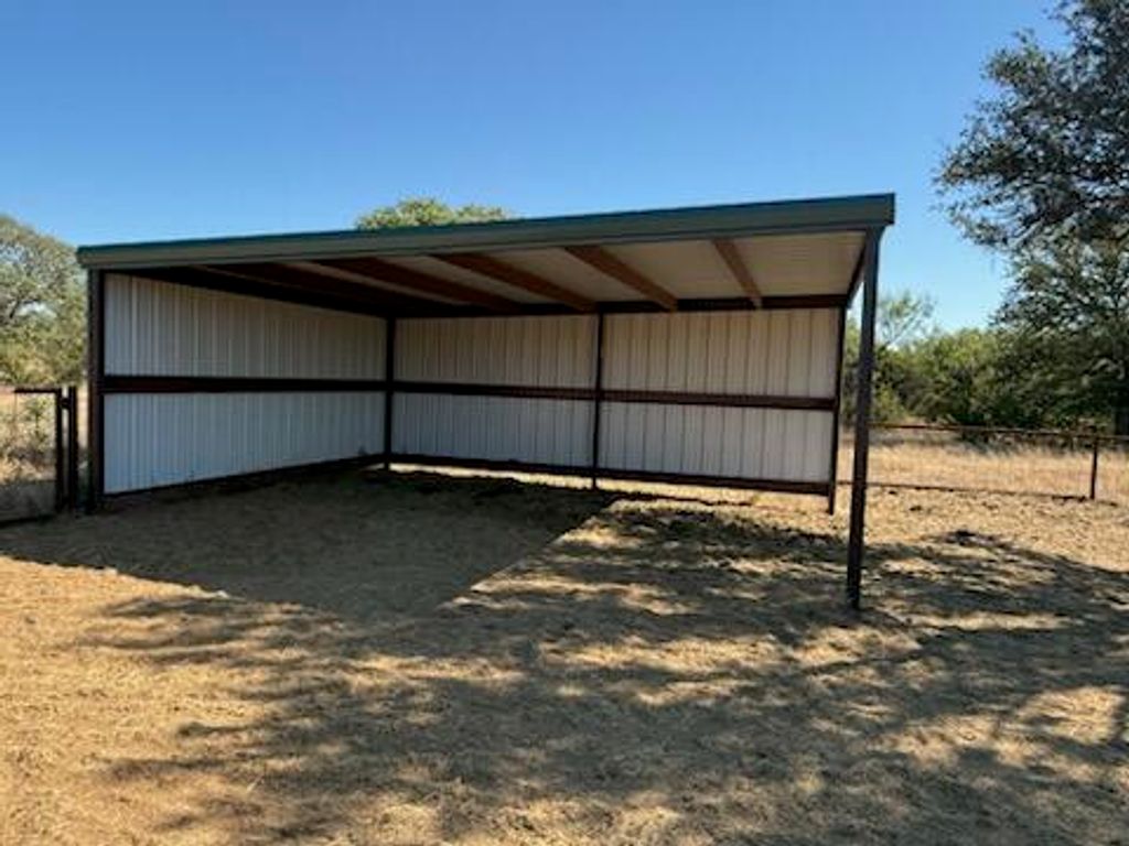 Image 51 of property listing at 1600 N Us Hwy 277, Bronte, TX 76933