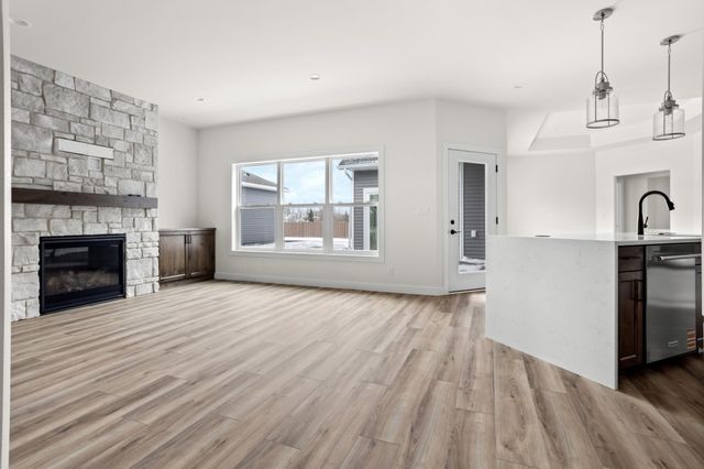 5156 Mira Way W, West Fargo, ND 58078