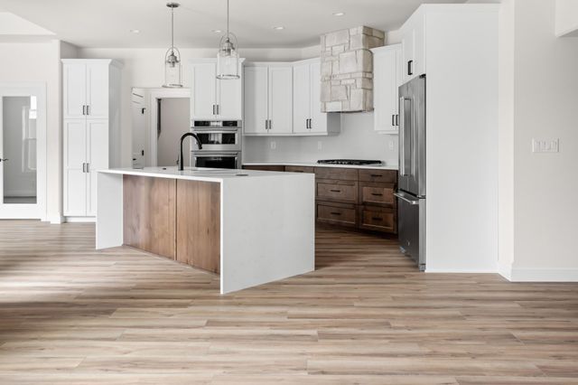 5156 Mira Way W, West Fargo, ND 58078