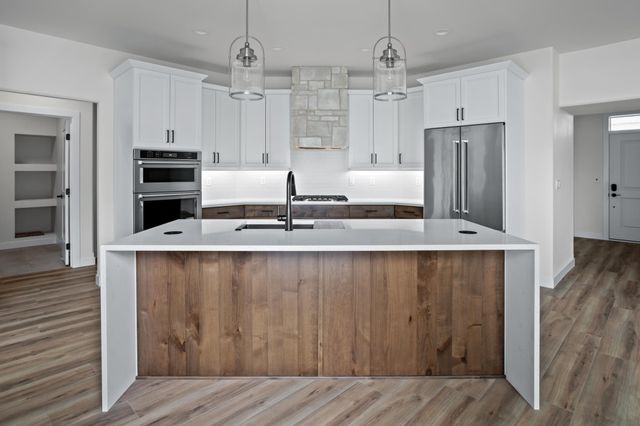 5156 Mira Way W, West Fargo, ND 58078