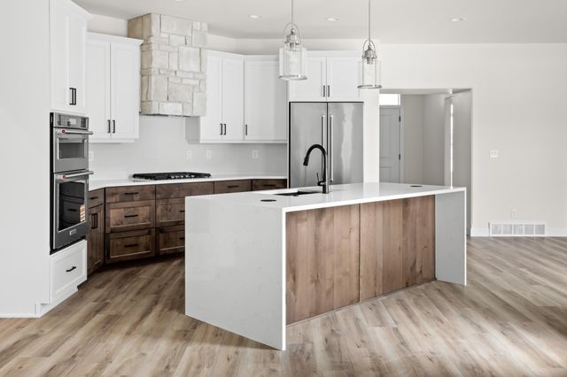 5156 Mira Way W, West Fargo, ND 58078