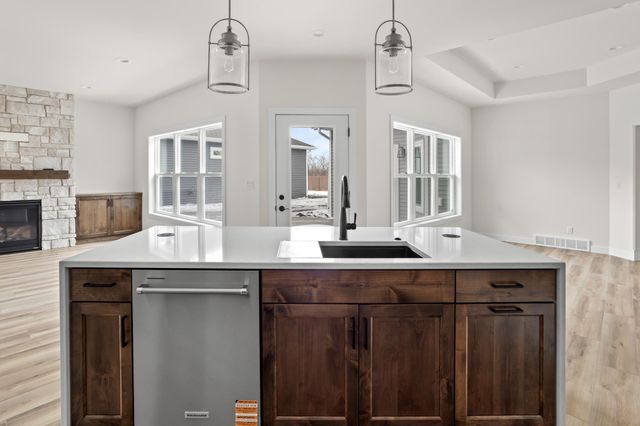 5156 Mira Way W, West Fargo, ND 58078