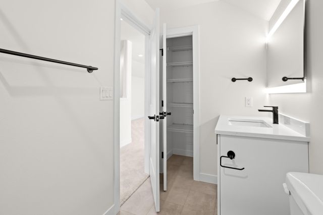 5156 Mira Way W, West Fargo, ND 58078