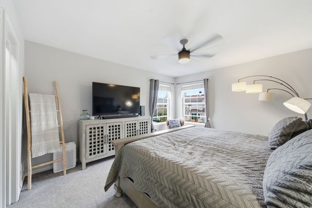 1918 Westridge Boulevard, Bartlett, IL 60103