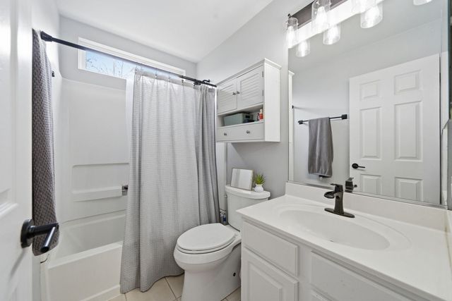 1918 Westridge Boulevard, Bartlett, IL 60103