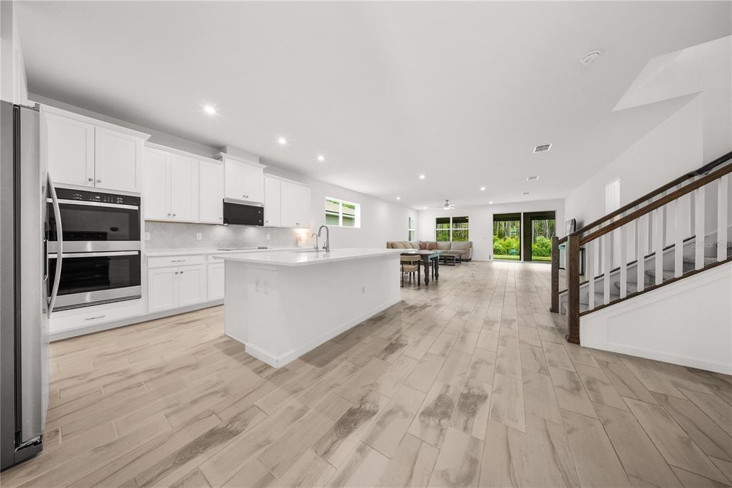 Image 7 of property listing at 12918 PROMISE PLACE, Orlando, FL 32832