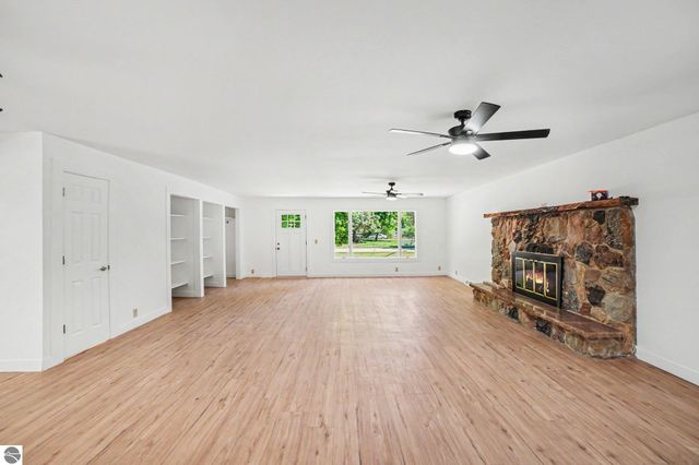 8220 E Upham Drive, Mt Pleasant, MI 48858