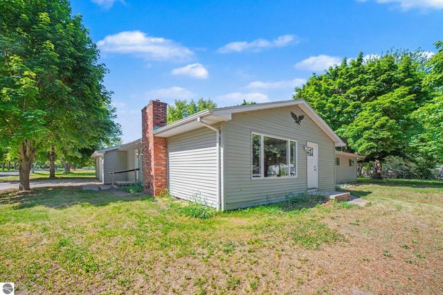 8220 E Upham Drive, Mt Pleasant, MI 48858