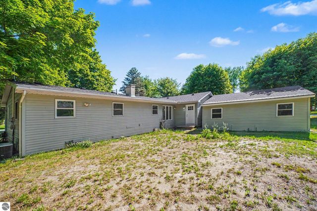 8220 E Upham Drive, Mt Pleasant, MI 48858
