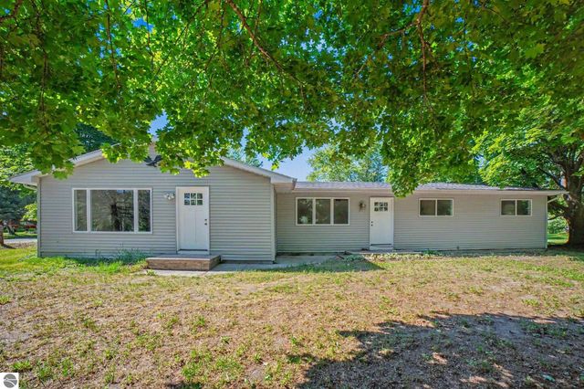 8220 E Upham Drive, Mt Pleasant, MI 48858