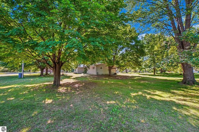 8220 E Upham Drive, Mt Pleasant, MI 48858