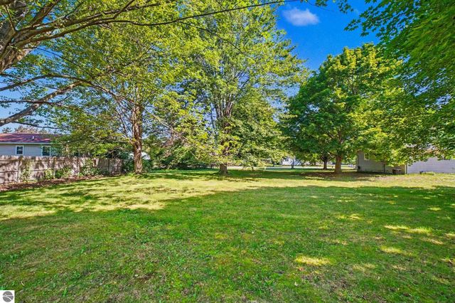 8220 E Upham Drive, Mt Pleasant, MI 48858