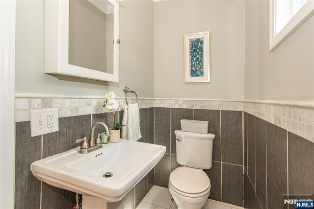 16 Chestnut Place, Nutley, NJ 07110