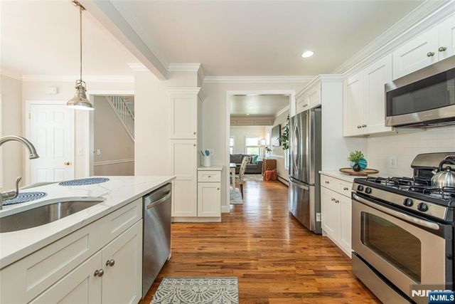 16 Chestnut Place, Nutley, NJ 07110