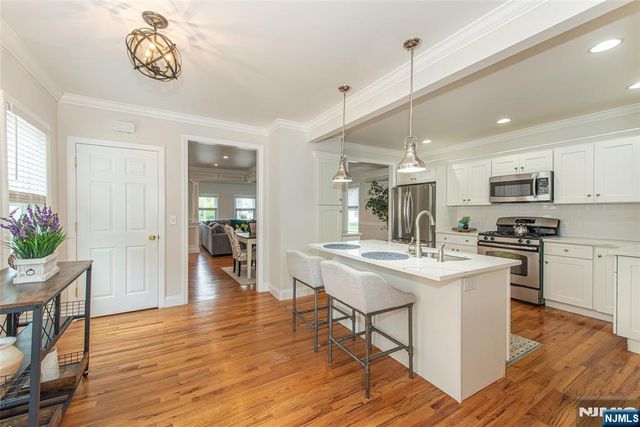 16 Chestnut Place, Nutley, NJ 07110