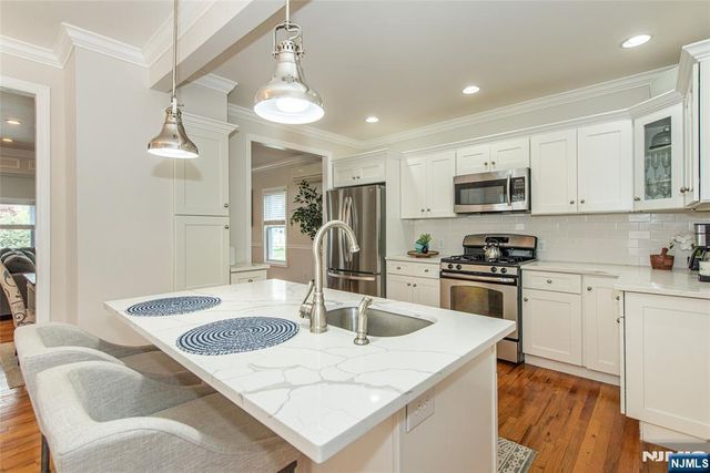 16 Chestnut Place, Nutley, NJ 07110