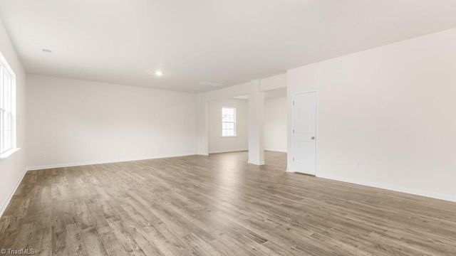 553 Forest Creek Drive, Winston-salem, NC 27107