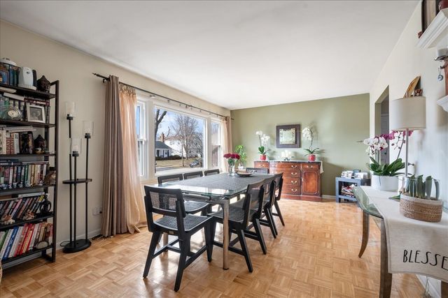 517 Longwood Drive, Buffalo Grove, IL 60089