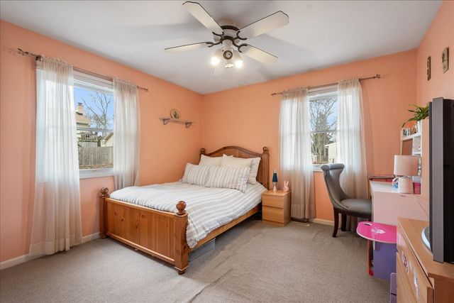 517 Longwood Drive, Buffalo Grove, IL 60089