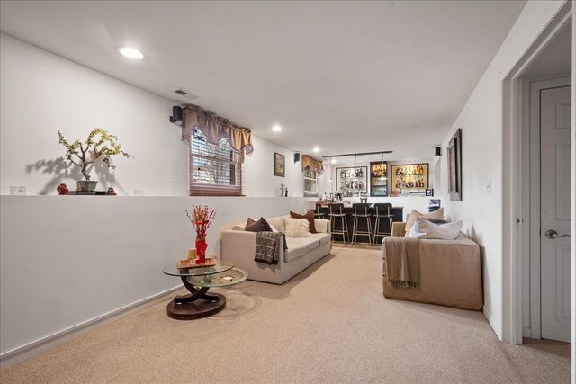 517 Longwood Drive, Buffalo Grove, IL 60089