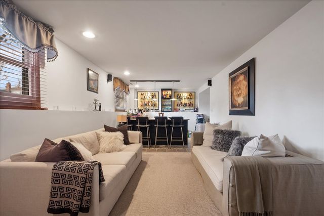 517 Longwood Drive, Buffalo Grove, IL 60089