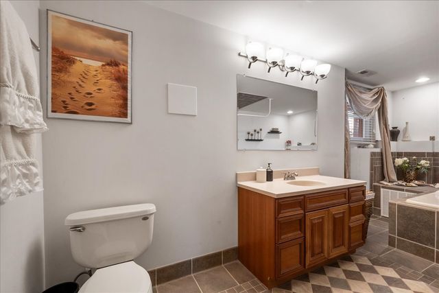 517 Longwood Drive, Buffalo Grove, IL 60089