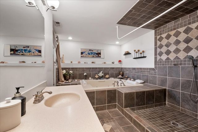 517 Longwood Drive, Buffalo Grove, IL 60089