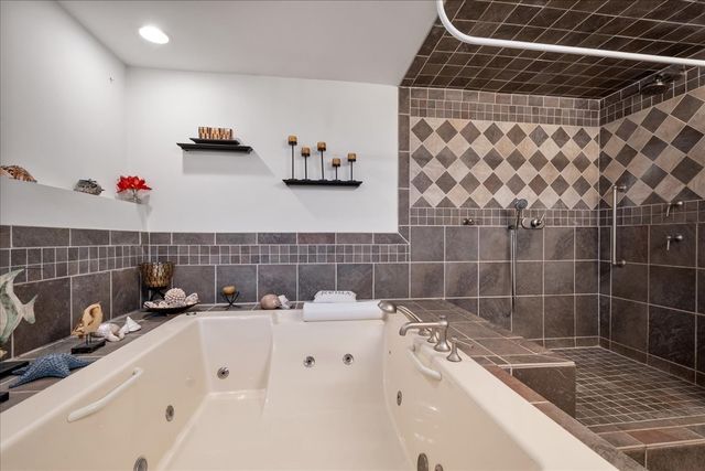 517 Longwood Drive, Buffalo Grove, IL 60089