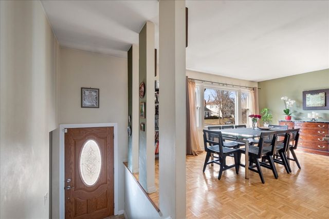 517 Longwood Drive, Buffalo Grove, IL 60089