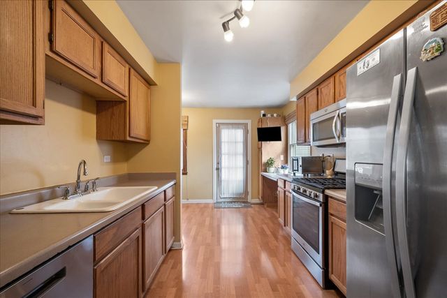 517 Longwood Drive, Buffalo Grove, IL 60089