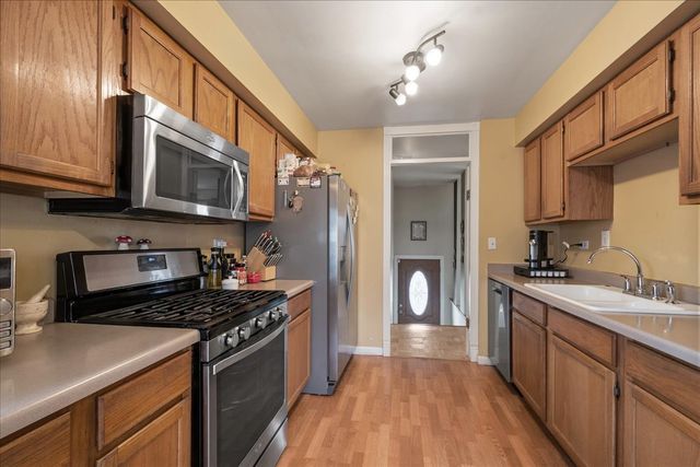 517 Longwood Drive, Buffalo Grove, IL 60089