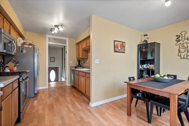 517 Longwood Drive, Buffalo Grove, IL 60089