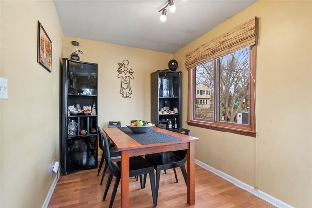 517 Longwood Drive, Buffalo Grove, IL 60089