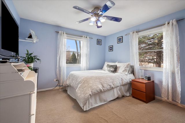 517 Longwood Drive, Buffalo Grove, IL 60089